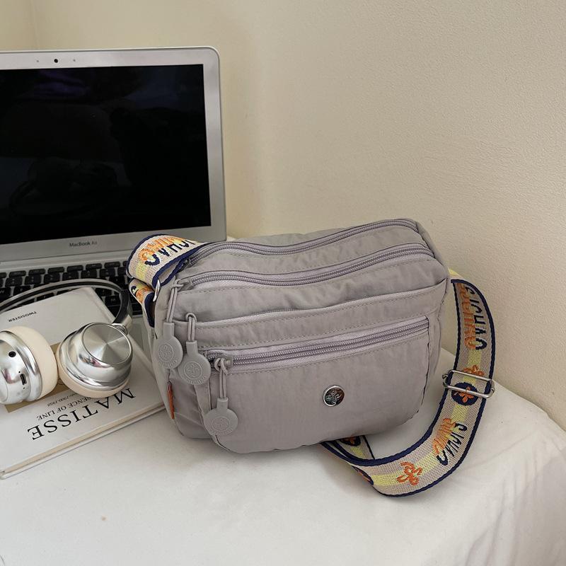 Nylon cloth casual small bag women's 2025 new Korean version lightweight mobile phone bag niche design shoulder messenger bag tide