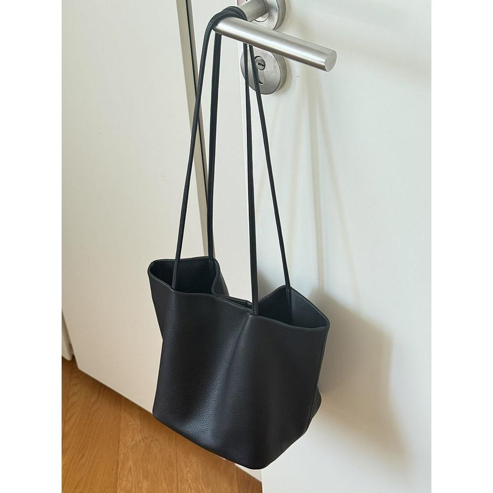 

Inner And Outer Full Leather Top Layer Cowhide Tote Bag Large Capacity Single Compartment Underarm Bag Cold-proof Windproof Female Bag 19x17x22cm чёрный
