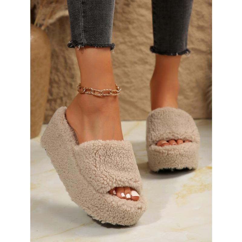 Módní dámské pantofle s vysokou platformou a klínkovým podpatkem