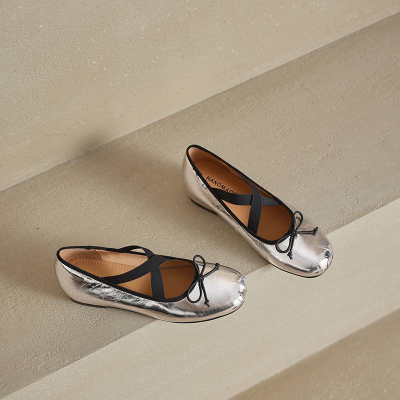 

Krazing Pot Cow Skin Round Toe Med Heels Butterfly-knot Bowtie Summer Shoes Big Size 42 Beauty Lady Women Pumps 42 срібний