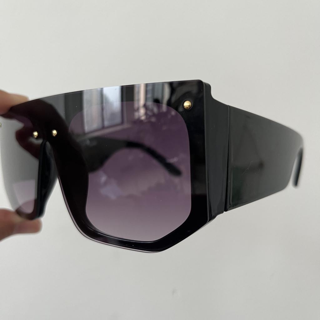 High Quality Stylish Retro High End Designer Style Travel Friendly Oversized Riveted Female Male Sun Glasses Top