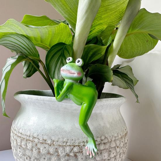Planter Pot Frog Statue Cartoon Frog Figurine Resin Animal Sculpture Outdoor Garden Flower Pot Hugger Ornament Decoration