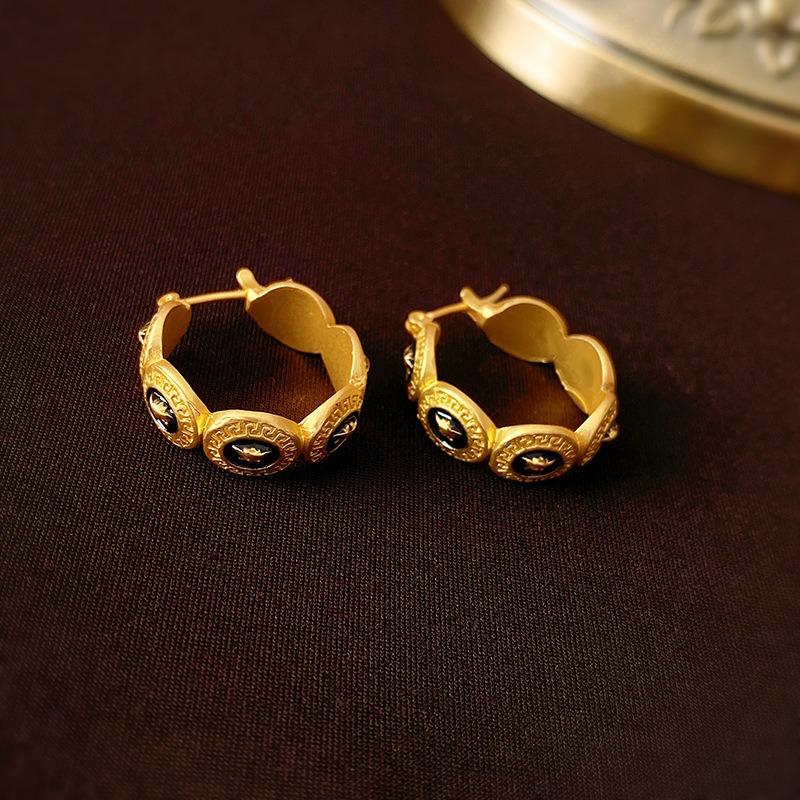 Retro Court Style Earrings Niche Light Luxury High-end Stud Earrings Versatile Earrings