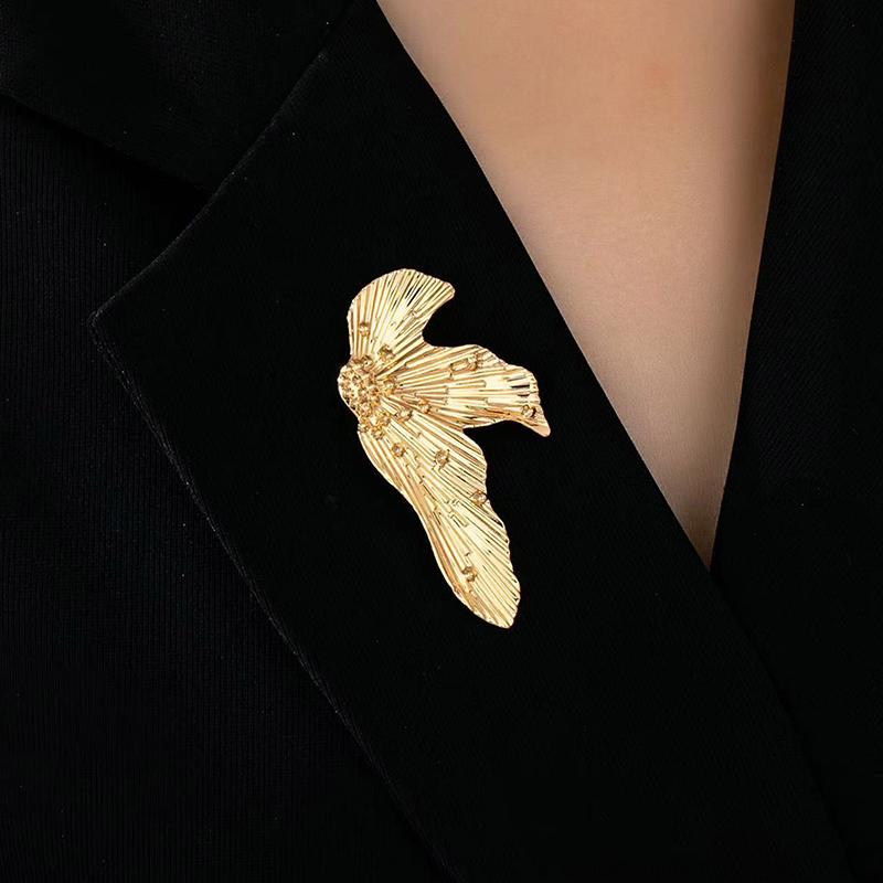 Broche Femme Grande Déclaration 3D Superposée Fleur Dorée Déclaration Rétro Audacieuse Accessoire Élégant de Col Pour Fête Mariage Port Quotidien