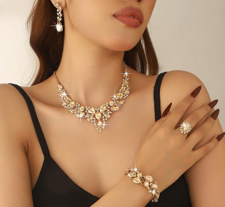 2026 Fashion Pearl Rhinestone Set Chain Women's Explosive Bridal Set Accessories Niche Temperament Clavicle Chain