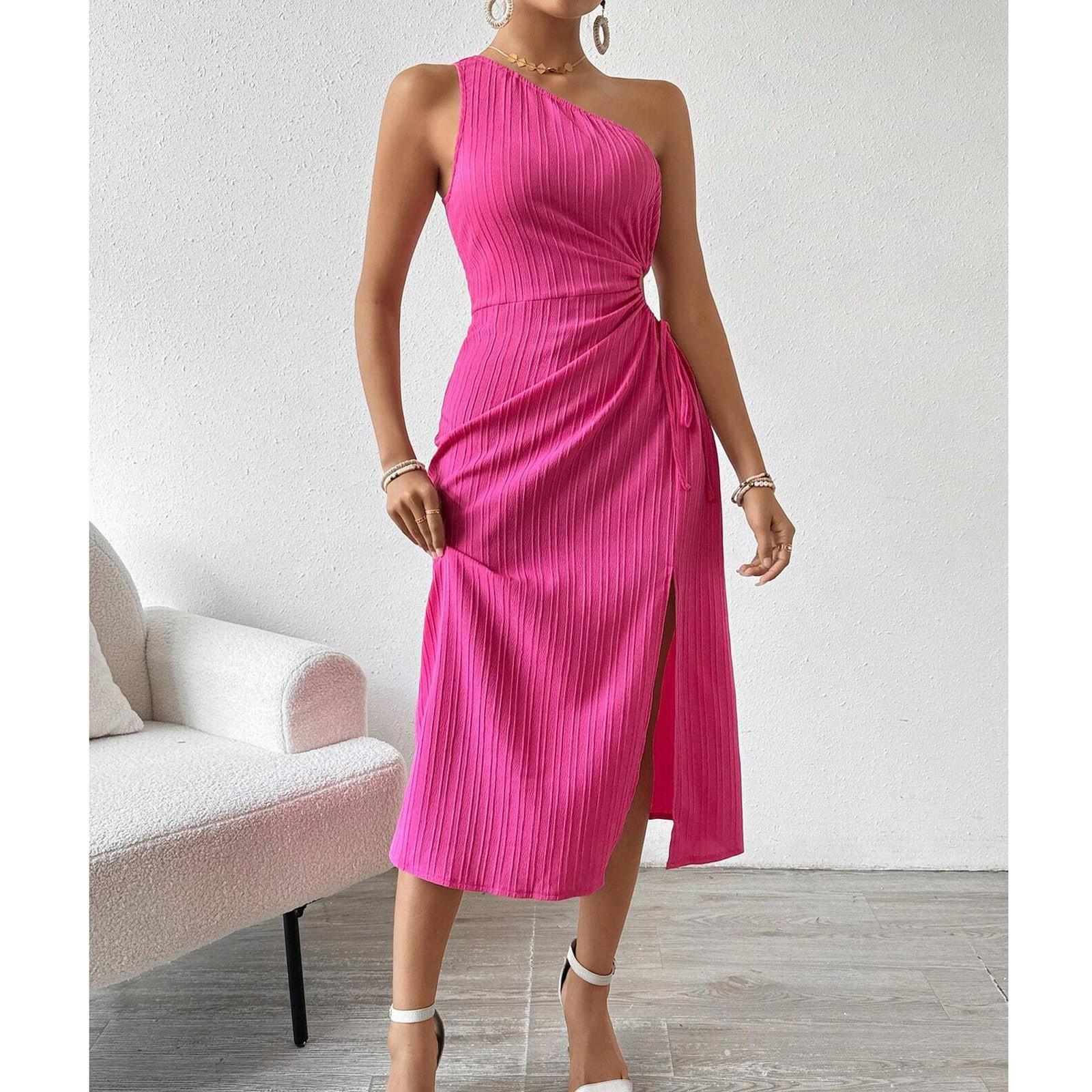 

Женское повседневное однотонное платье без рукавов на одно плечо с покатым воротником и разрезом M