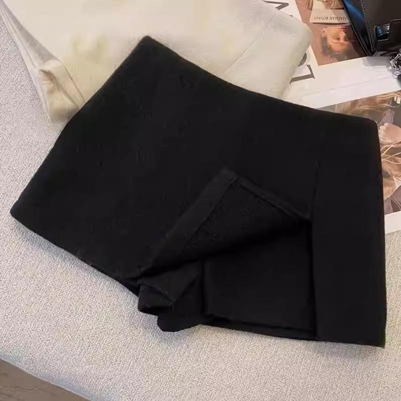 

Spicy Girl Black Wool Blend Double-Layered Slit Midi Skirt: High-Waisted, Slimming A-Line, Anti-Exposure Design for Autumn/Winter 2XL [145-155]