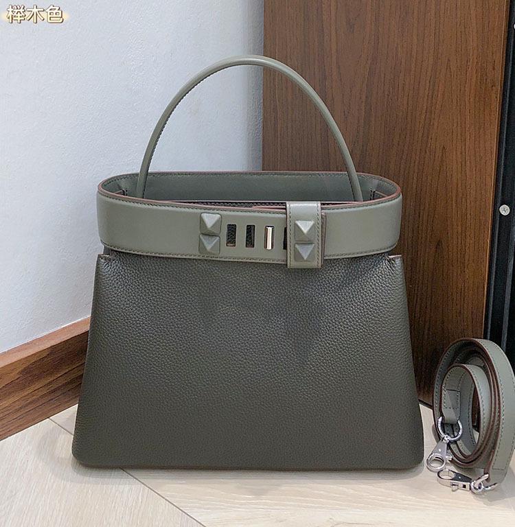 The new togo leather and swift leather hand-held shoulder bag is a high-end commuting bag for women with genuine leather