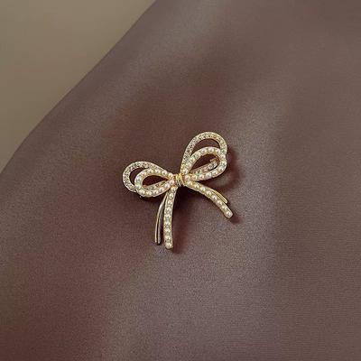 Bow Pearl Small Fragrant Brooch High-End Female Design Sense Anti-Light Corsage Fixed Clothes Pin Accessories Tide