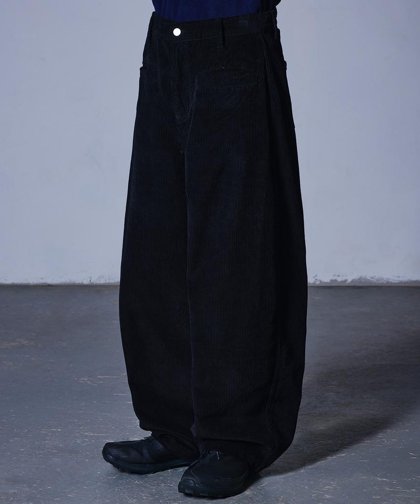 Seukeulaeteulpigsel Corduroy Front Pocket Curved Pants [Black]