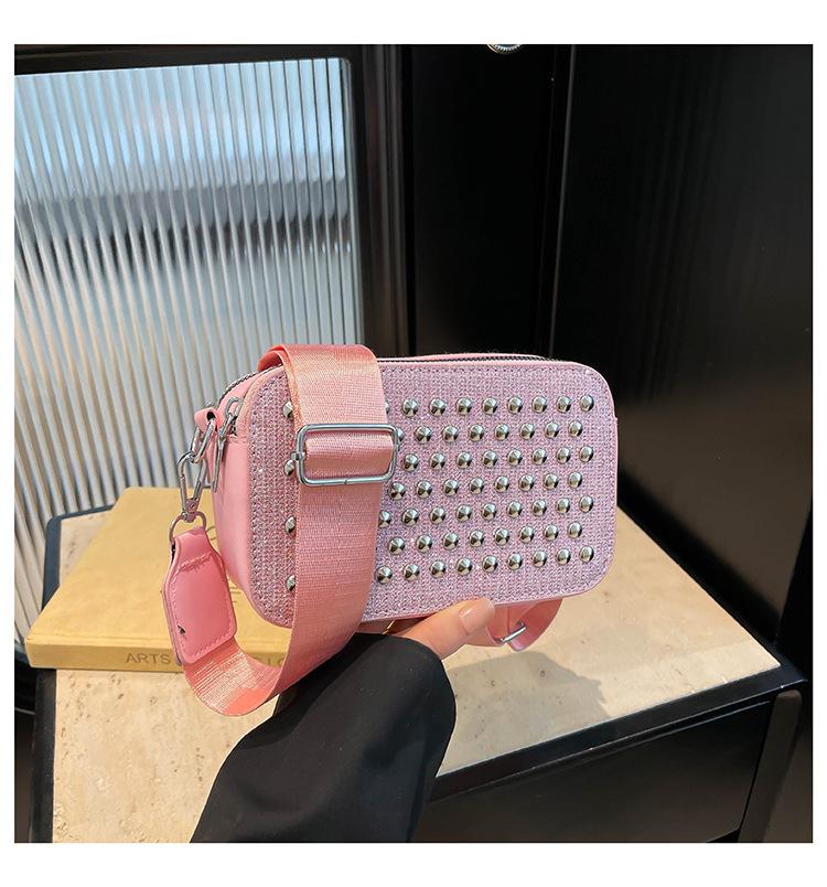 

Текстура, инкрустированная бриллиантами, и модный темперамент 2025 новая повседневная широкополосная сумка через плечо с одним плечевым ремнем большой вместимости женская розовый