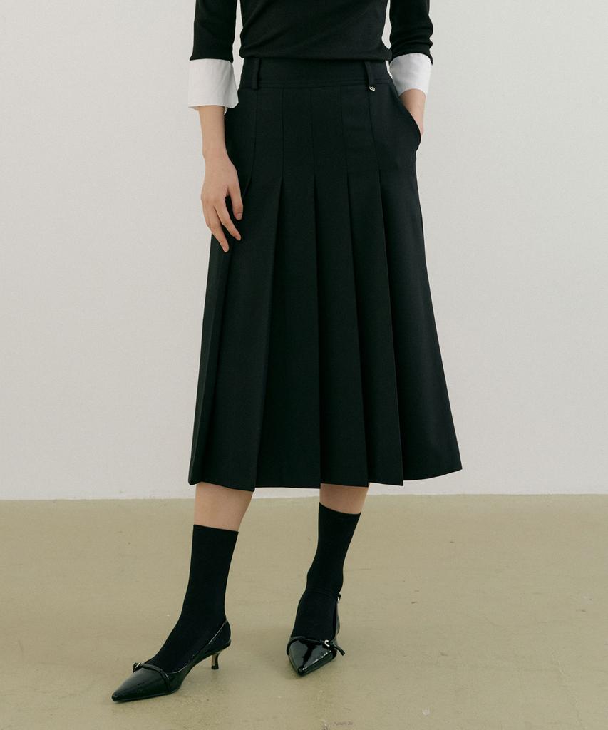 LUCIR ZU Reverse Pleats Skirt (Black)
