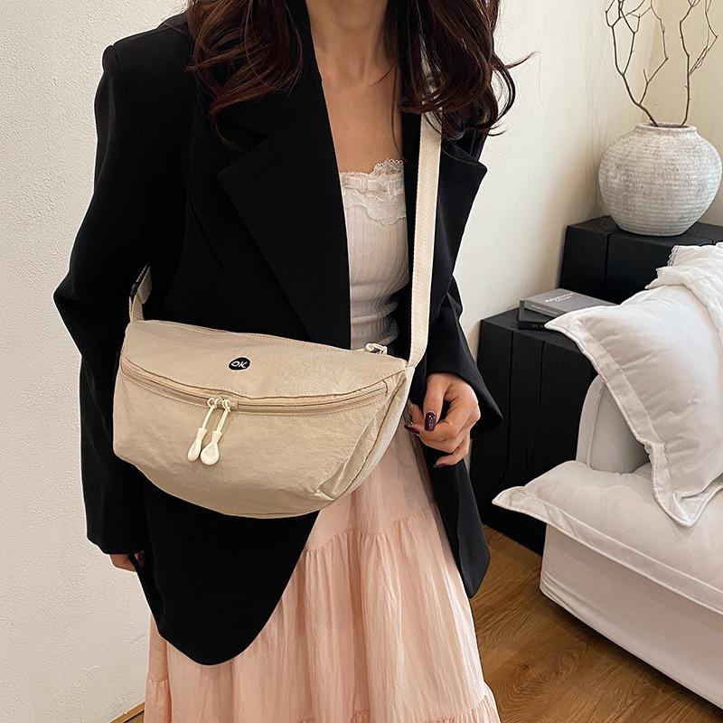 New solid color casual simple lightweight versatile shoulder messenger bag commuter large capacity dumpling tote bag women