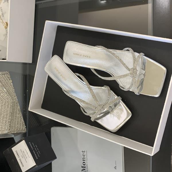 

Модная обувь на высоком каблуке Женские туфли с квадратным носком Женские шлепанцы Блестящие шлепки Шлепанцы Женские низкие Желейные 2025 Лето Резина Рим ПУ Ткань Крис 35