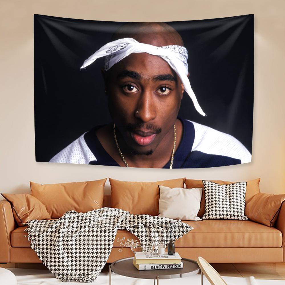 

Рэпер Тупак 2pac Гобелен Поп-певец Настенное украшение Спальня Общежитие Фоновая ткань Домашний декор Эстетика Фестивальный подарок 29x37in
