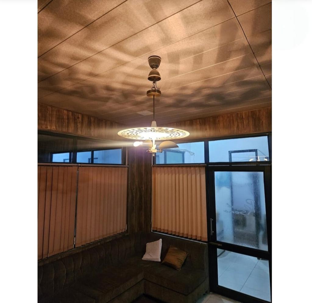 Lámpara de araña Sputnik personalizada Iluminación de techo con disco blanco estilo Moderno de mediados de siglo Lámpara colgante retro hecha a mano Luminaria de decoración única para el hogar Regalo