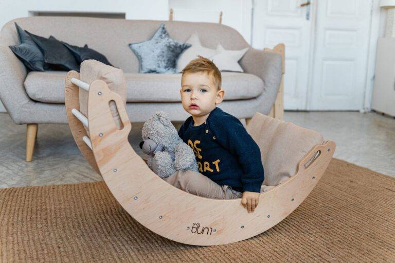 Wooden rocker Moon pink