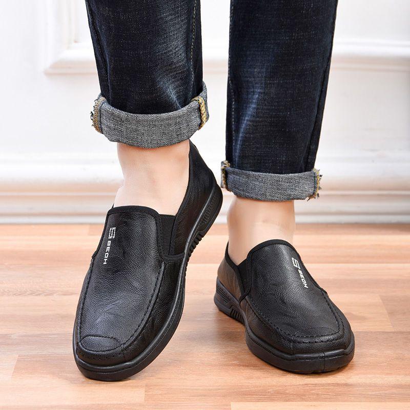 Breathable Soft Round Toe Slip-on Male Casual Shoe Luxury Sale New in High Quality Fashion 2025 Trend Retro Men's Leather Shoes