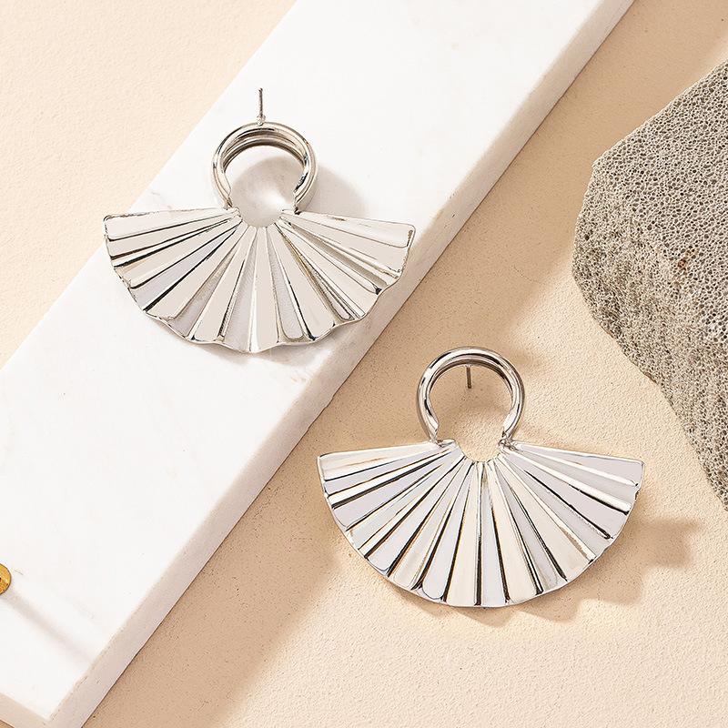 Exaggerated Folding Fan Shape Metal Stud Earrings Gold Copper Color Zircon Punk Style Unique Personality 2024 New Large Earring