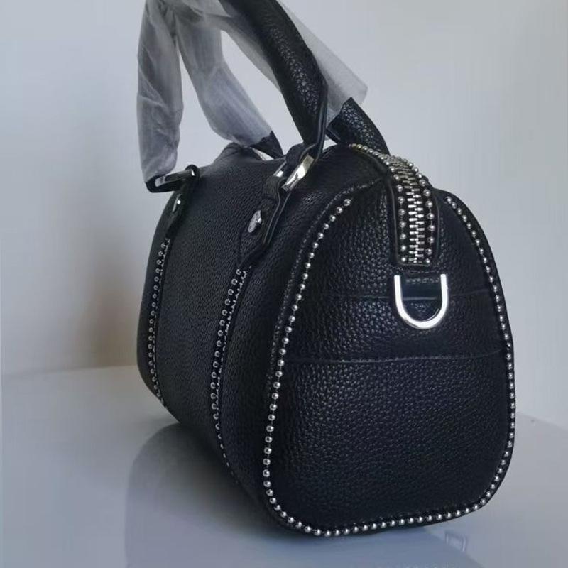 New fashion women's handbag large capacity black PU retro messenger bag luxury design casual wing bag