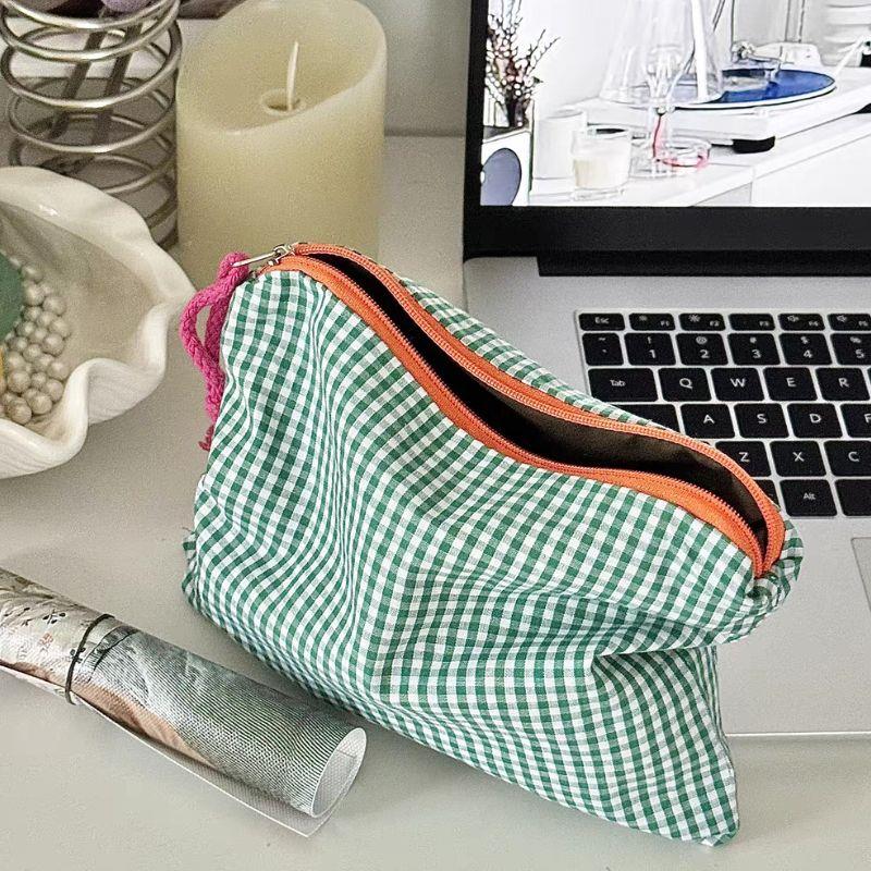 Hot Sale Women Plaid Makeup Bag Large Capacity Cotton Zipper Pouch Purse Travel Makeup Bag Portable Simple Pouch Cosmetic Bag