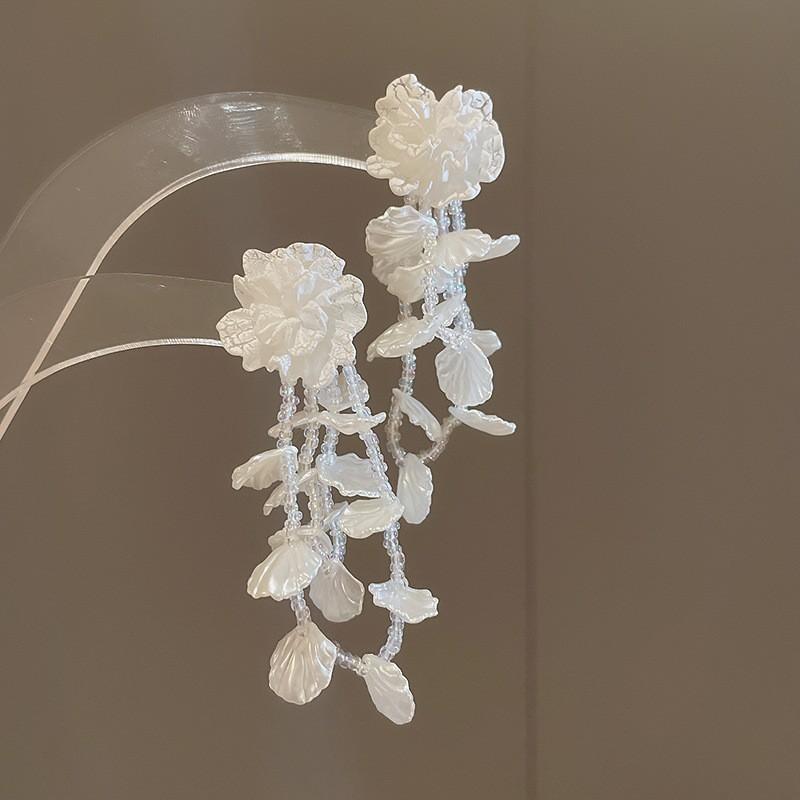 Diamond-set pearl petals fringed earrings stud earrings temperament fashionable and versatile design earrings