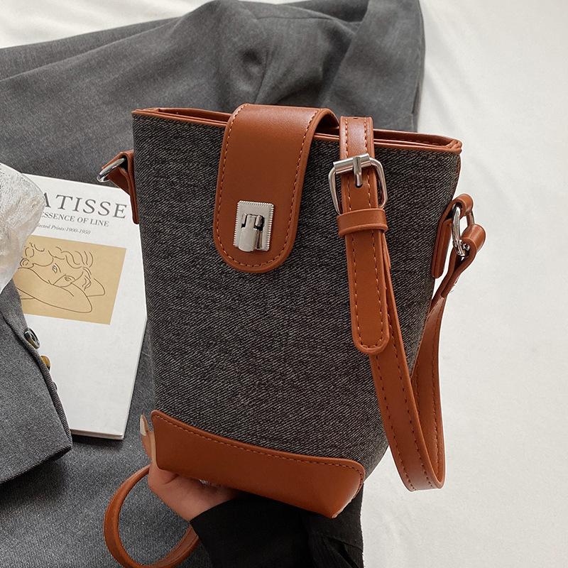This year's popular niche design contrasting color temperament bucket bag women's casual versatile fashion commuter style messenger bag