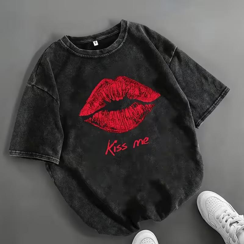 

Vintage Red Lips Kiss Me Rose Newspaper Pop Art Girl Graphic Acid Wash TShirt Oversized Streetwear Casual Tops for Women S