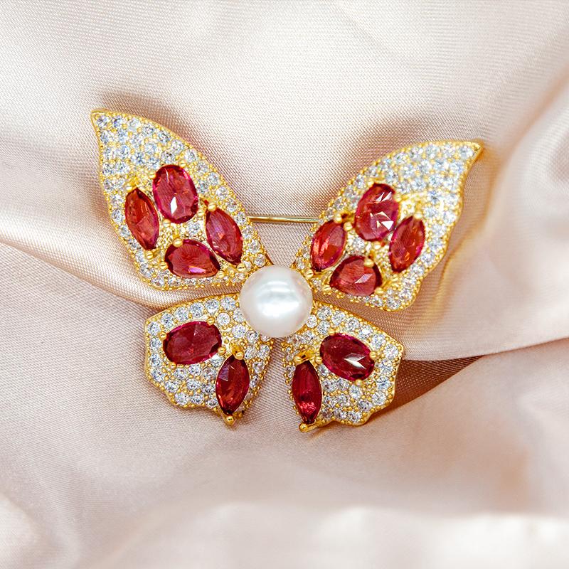 Luxury Butterfly Brooch Fashion Pearl Pins For Women Zircon Accessories Suit Coat Wedding Gifts Crystal Insect Jewelry