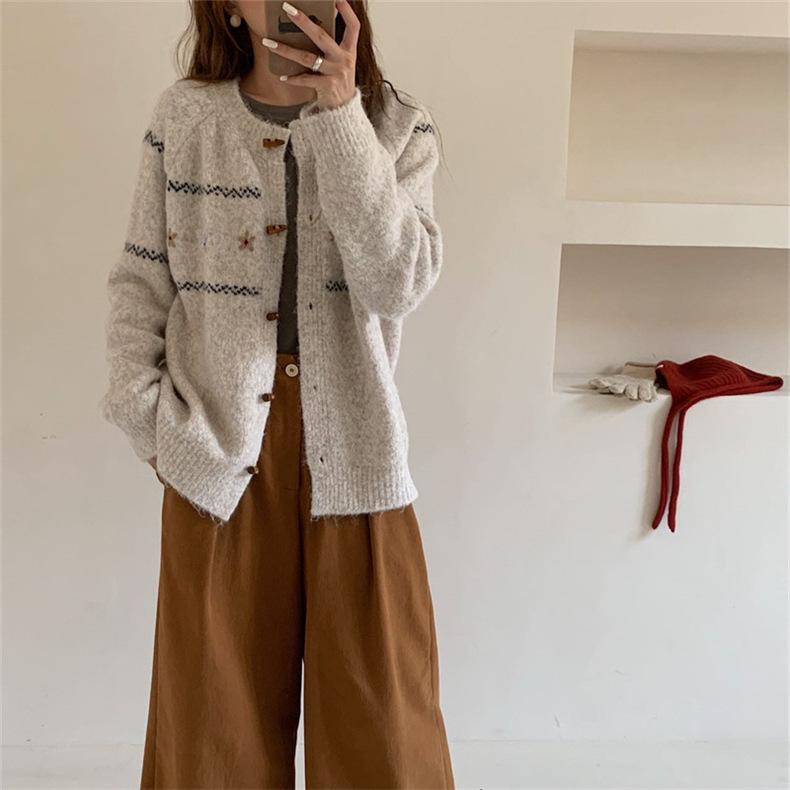 Autumn-Winter Women's Knit Cardigan: Round Neck, Horn Button, Embroidered, Casual, Versatile, Forest Style, Japanese-Korean Flair.