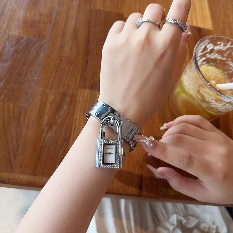 Bracelet Montre Bracelet Serrure Concave Personnalité Féminine Créative Pendentif Diamant Montre Serrure Montre Quartz Féminine