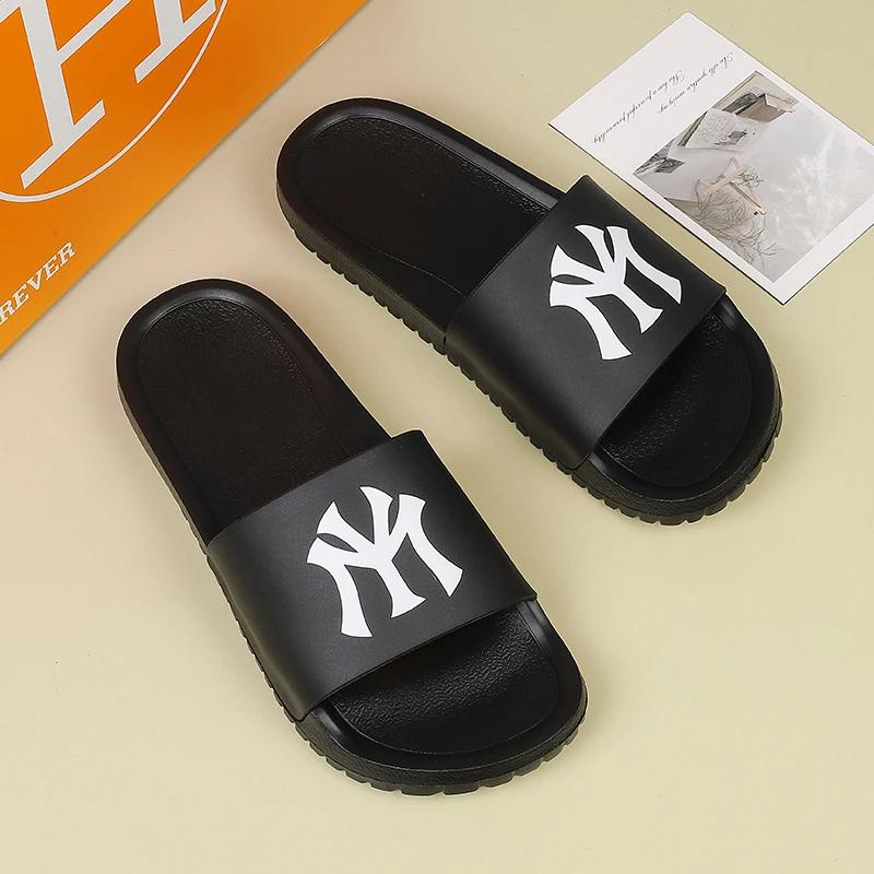 Tongs de plage Homme Marques Originales Pantoufle Slide Homme Luxe 2024 Pantoufles Homme Douces Marcher à la Maison Chaussures d'Été Vente