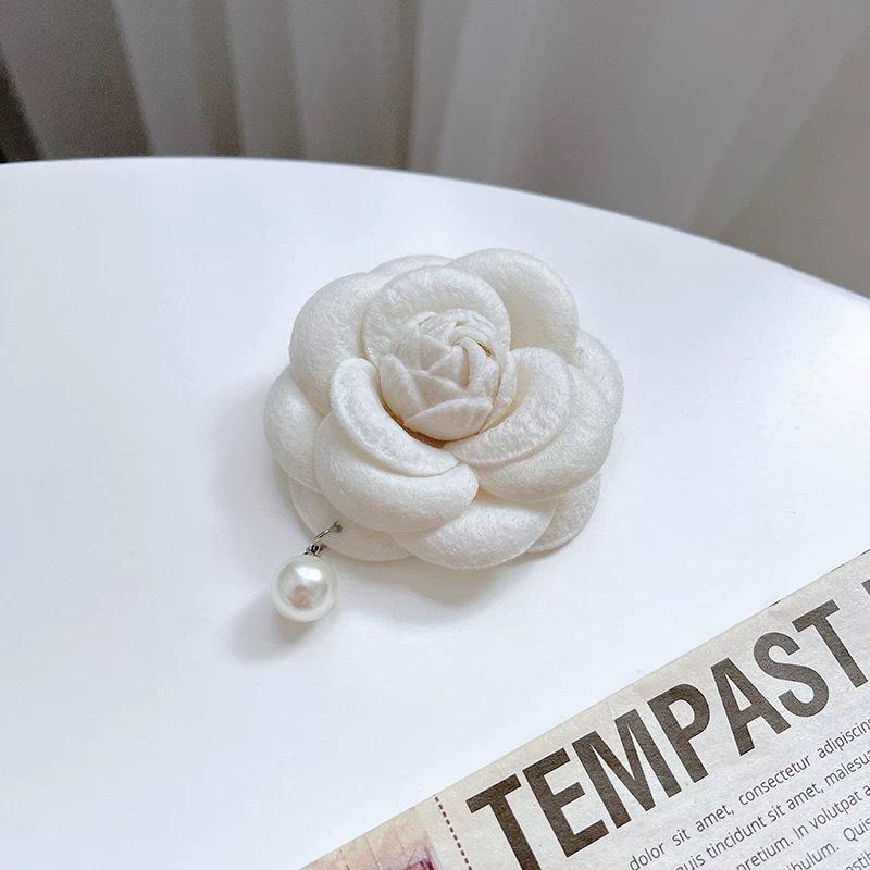Elegant Camellia Bow Brooch: Retro Pearl Flower Corsage Pin