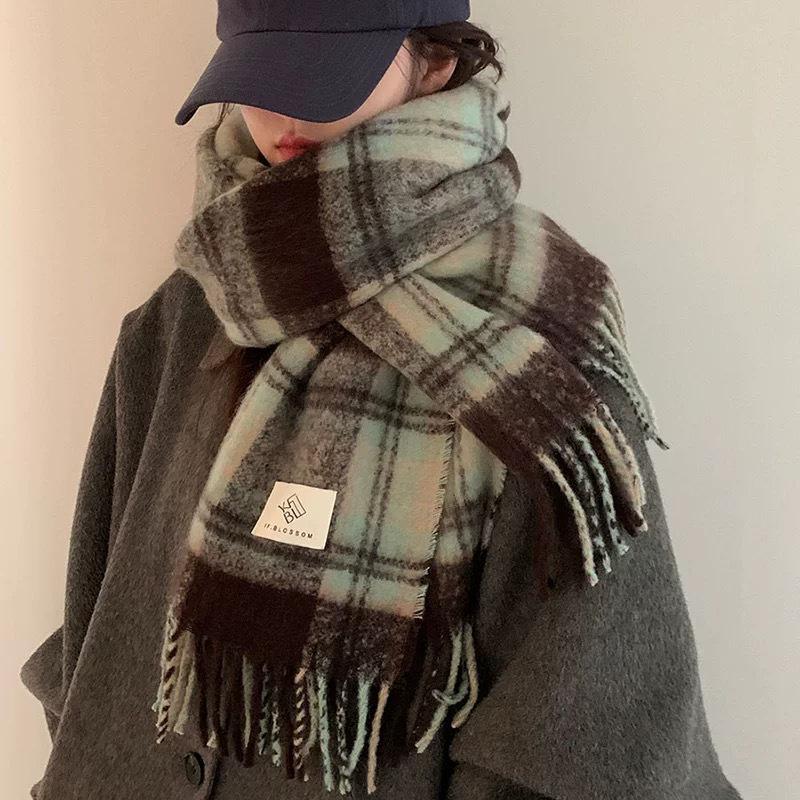 2024 Japanese Crystal Blue Fluffy Scarf: Women's Thick Warm Plaid Neck Warmer for Autumn/Winter