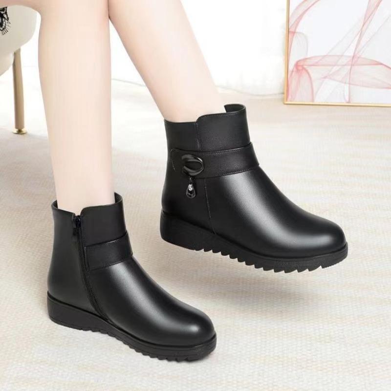 Plus-size Cotton Shoes for Moms, Women's Shoes, Soft Leather, Soft Soles, Boots for Women with Fleece