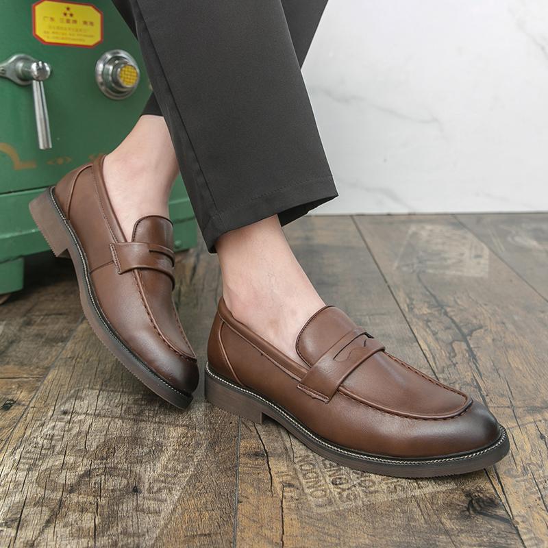 Neue Marke Business Herrenschuhe Mode Männliche Hochzeitsschuhe Outdoor Allround-Flats Handgefertigte Herren-Loafer Leder Herren-Anzugschuhe