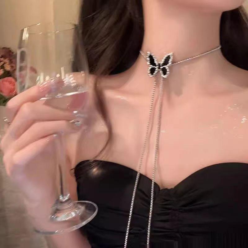 2025 High-End Gothic Punk Necklace: Y2K Dark Style Clavicle Chain for Women