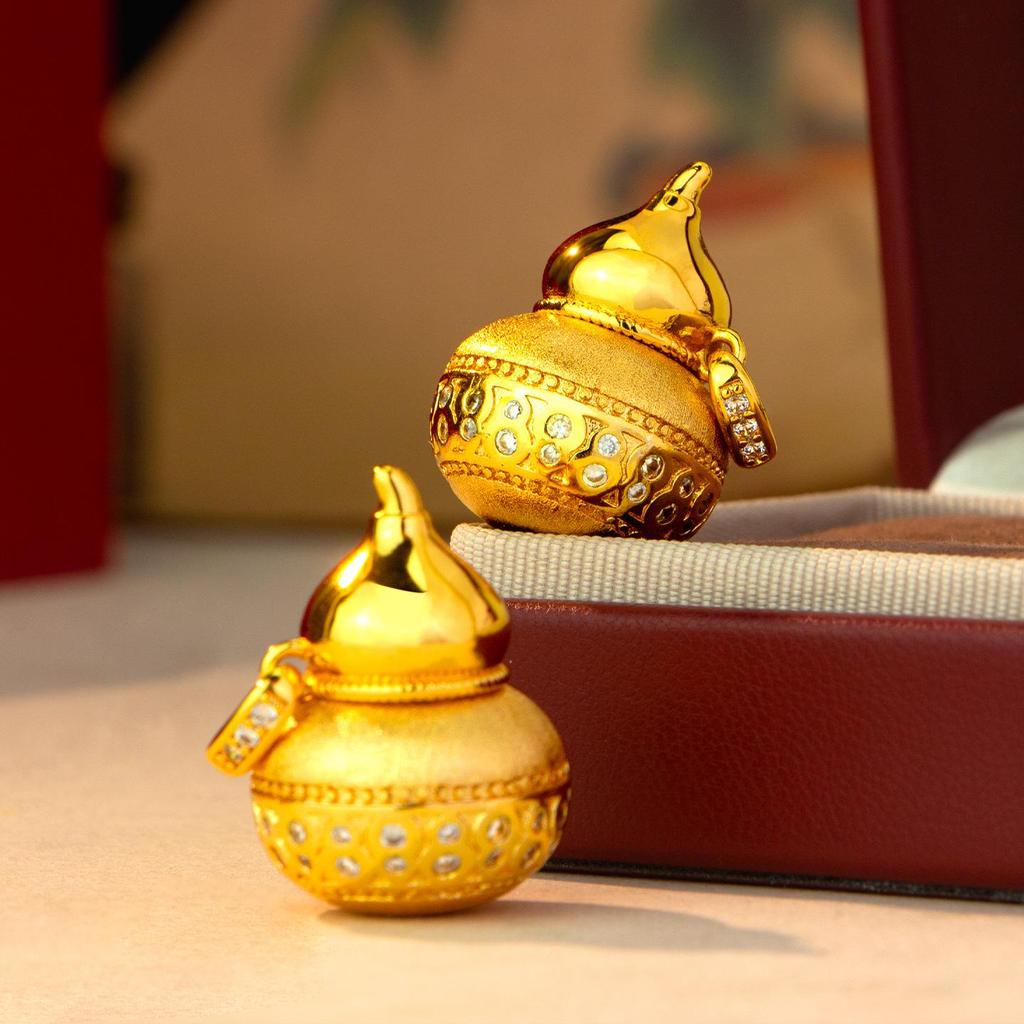 Chinese Style Gold-Toned Diamond Gourd Pendant Necklace for Women