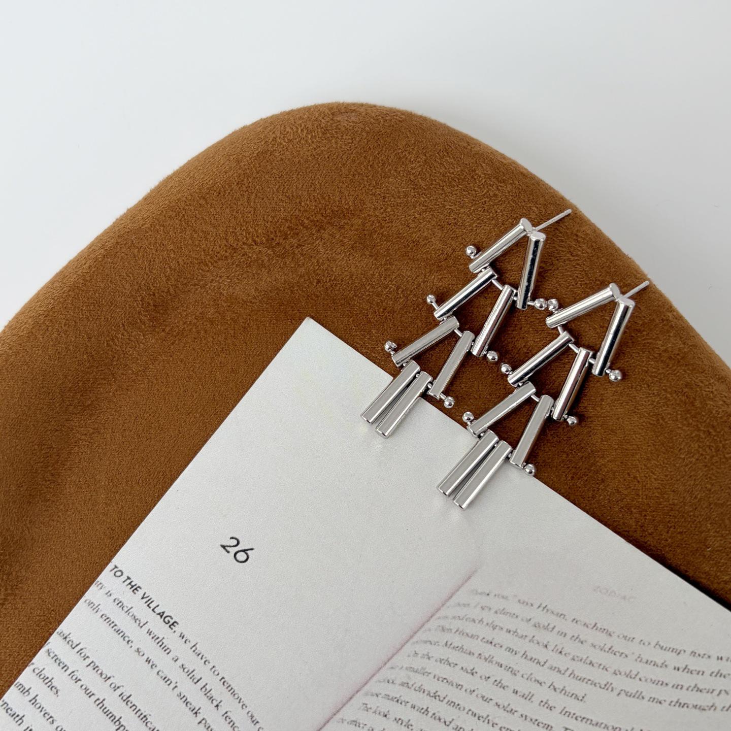 2025 Luxury European & American Geometric Metal Stud Earrings - Versatile Fashion Design