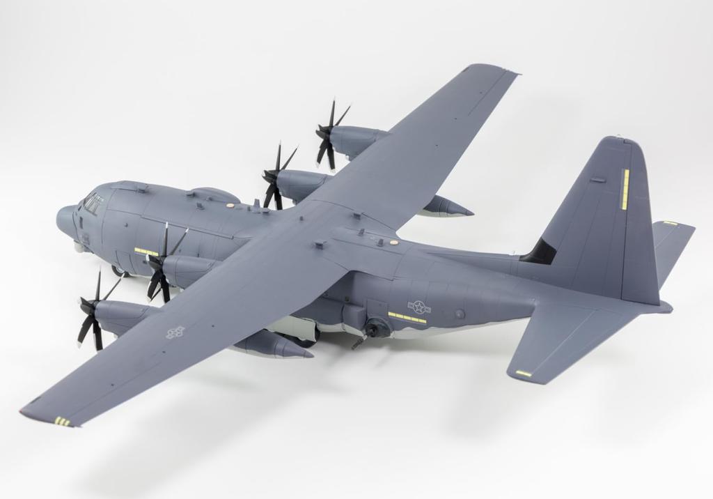 Great Wall Hobby Ghost Rider Gunship Plastic Model L1012 1/144 AC-130J (Airplane)