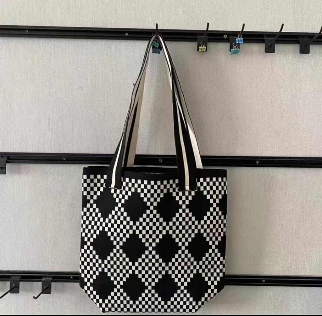 Women's Geometric Knit Shoulder Bag - Versatile, Large Capacity, Fashionable Commute Bucket Bag