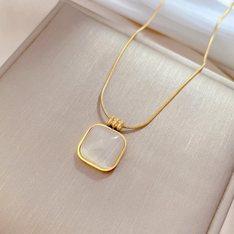 

Square Opal Minimalist Furnace Real Gold Necklace Female Collarbone Chain Accessories