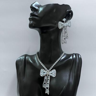 Korejský náhrdelník s mašlí Ins Plný diamantový střapec Temperament Lehký luxusní Kamínkový Jednoduchý řetízek na krk Klíční kost Řetízek Módní šperky