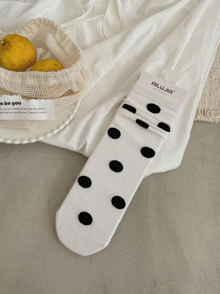 Autumn And Winter Retro Contrasting Color Polka Dot Socks Women'S Medium Tube Socks Ins Trendy Versatile College Wind Polka Dot Boneless Stack Socks