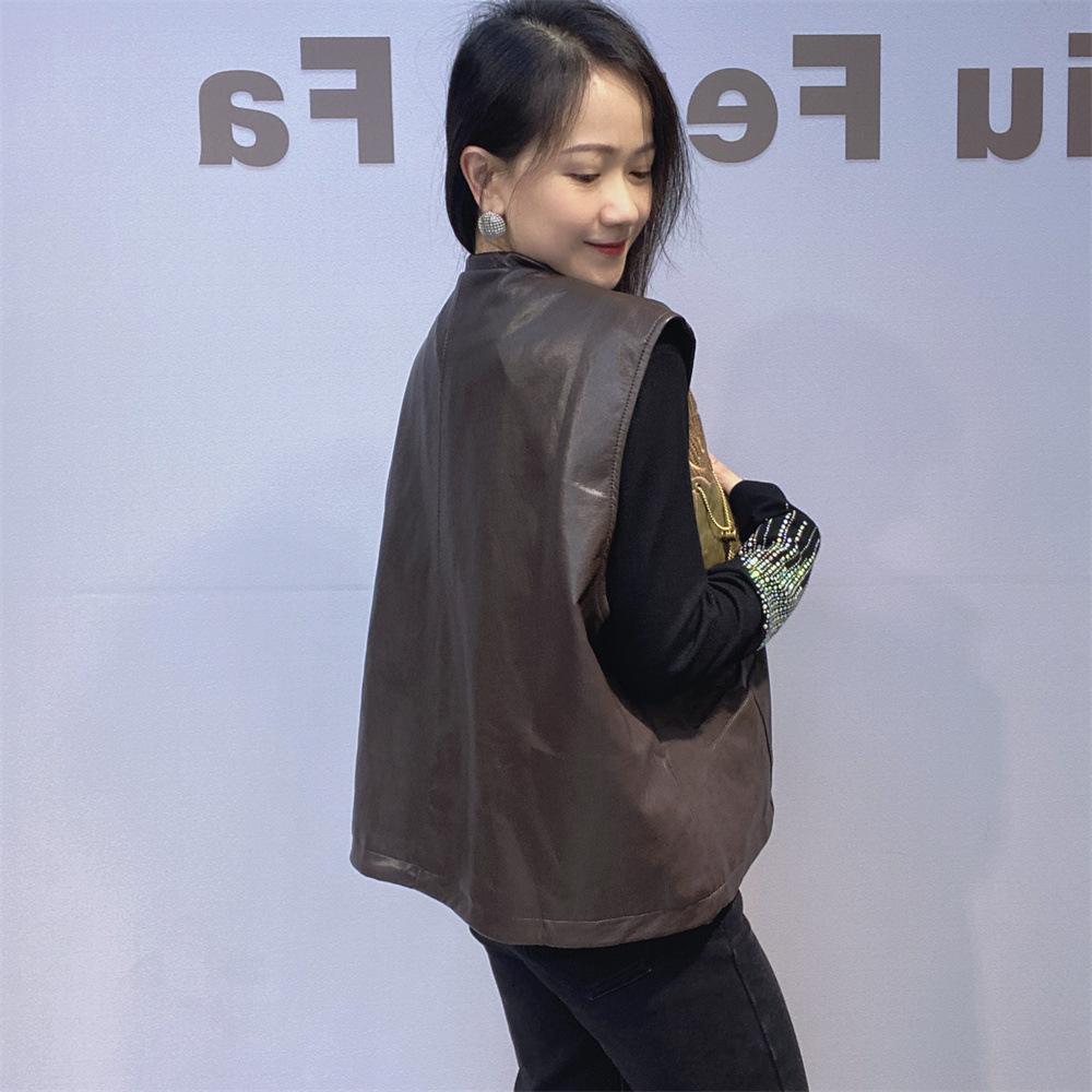 Plus-size Women's Retro Leather Waistcoat Women's Autumn Design Sense Embroidered Sleeveless Leather Jacket Waistcoat