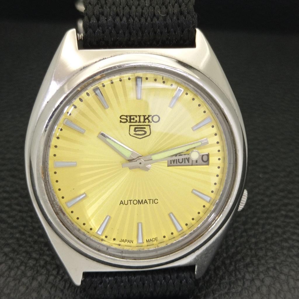 SEIKO 5 AUTOMATIC 7009A JAPAN MENS VINTAGE GOLDEN COLOR DIAL WATCH a701627-5 R206c-a701627
