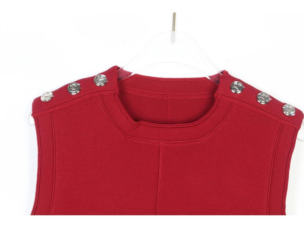 Elegant Women's Red Sleeveless Knitted Vest Dress - Round Neck, Waist-Slimming, and Figure-Flattering Fishtail Skirt for Evening.