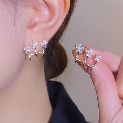 Kadınlar için Kore Vintage İnci Kristal Küpeler Takı Yüksek Sınıf Lüks Zirkon Çiçek Kelebek Yaprak Kadın Çivili Küpeler