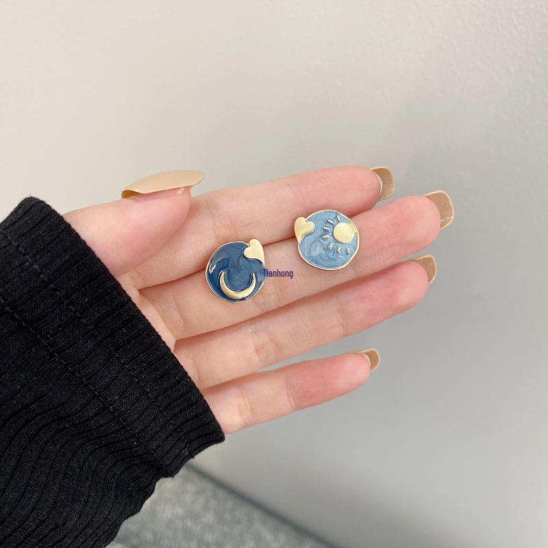 

Французские ретро асимметричные геометрические серьги с солнцем и луной Silver Needle