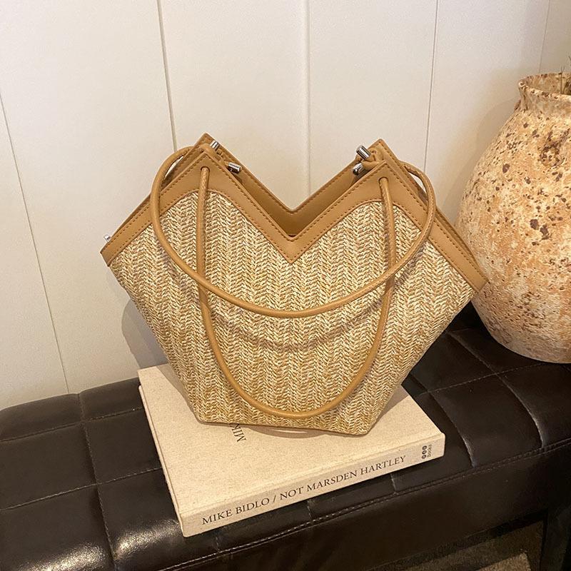 Spring and Summer Niche Straw Woven Bag Women's New Handbag Tote Bucket Bag Versatile Shoulder Armpit Bag